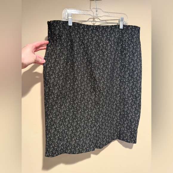 M.M. Lafleur Pencil Skirt black white abstract pattern womens size 10 - Picture 3 of 9